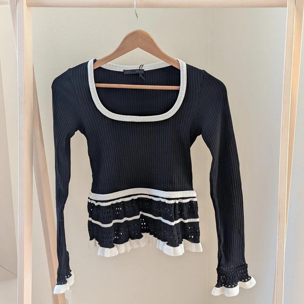 NWT Zara Crochet Ribbed Knit Cropped Long Sleeve Top In Black - M